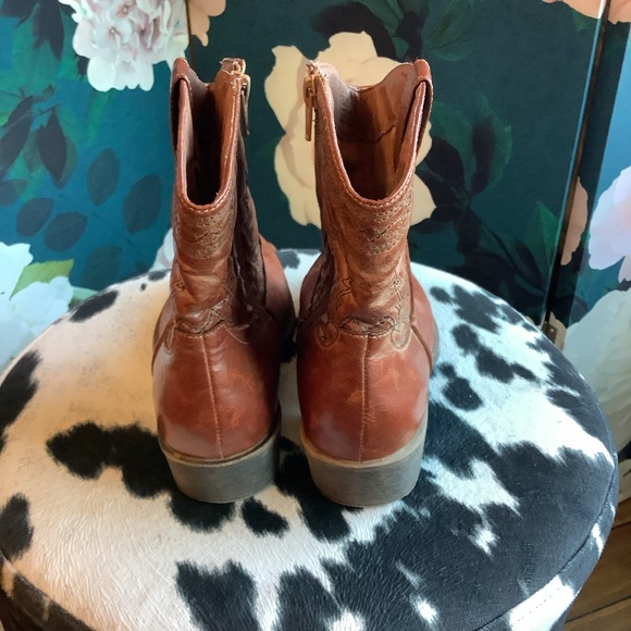 Coconuts by Matisse Cowboy “Pistol” Booties 🤠 - Picture 4 of 12